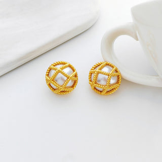 Geometric patterned pearl earrings